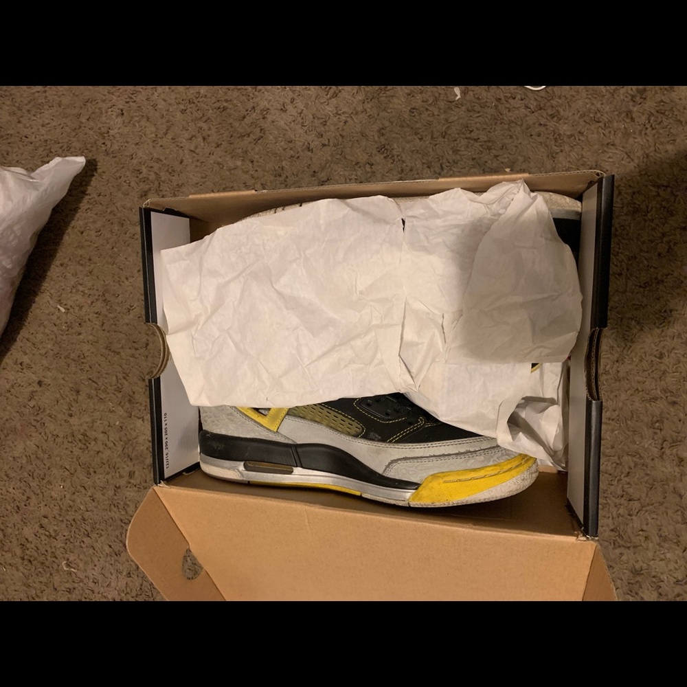 Jordan spizikes grey and yellow.